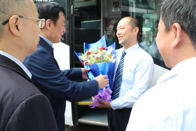 省委書(shū)記、省長(zhǎng)劉奇“五一”前夕慰問(wèn)我司勞動(dòng)模范和一線職工
