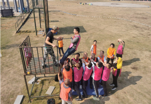 鷹潭長運(yùn)組織開展戶外拓展活動