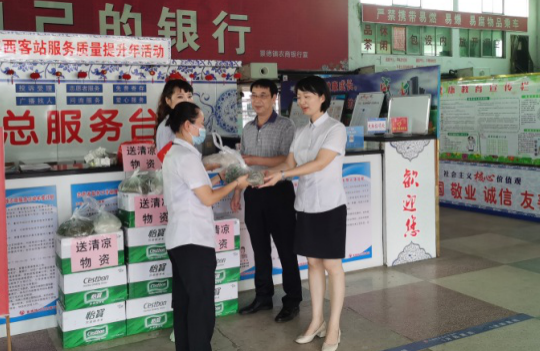 送清涼送健康,省交通工會(huì)領(lǐng)導(dǎo)慰問(wèn)一線員工