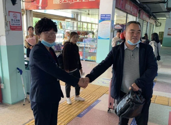 長運(yùn)正能量 || 20萬現(xiàn)金！景德鎮(zhèn)長運(yùn)西客站員工拾金不昧獲贊譽(yù)