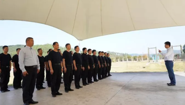 鷹潭長(zhǎng)運(yùn)、公交組建防恐維穩(wěn)應(yīng)急隊(duì)并開(kāi)展拓展訓(xùn)練