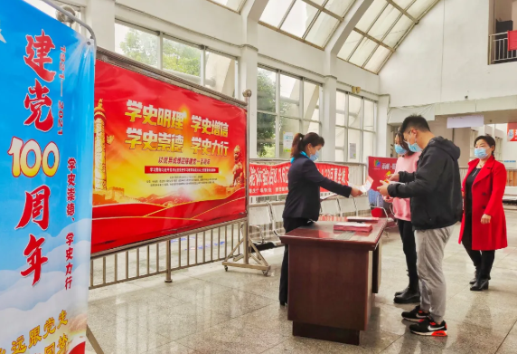 宜黃長(zhǎng)運(yùn)公交精心打造“紅色之旅”公交專線