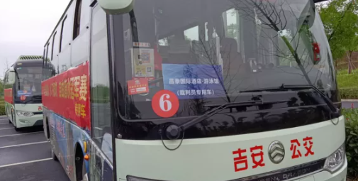 吉安公交為群眾辦實(shí)事，專車接送運(yùn)動(dòng)員、體考生參賽