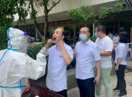 都市城際公交：落實疫情主體責(zé)任 開展免費(fèi)核酸檢測