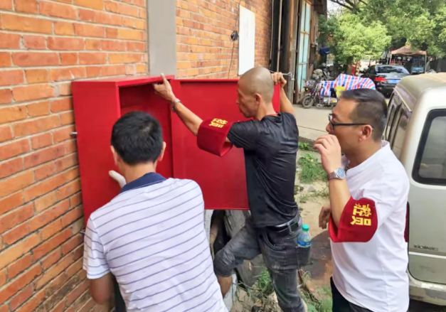 長(zhǎng)運(yùn)物業(yè) 為京山轄區(qū)增設(shè)消防栓箱