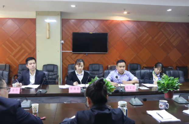 傅琳雁一行深入九江長(zhǎng)運(yùn)開(kāi)展“三公”違規(guī)問(wèn)題專項(xiàng)檢查