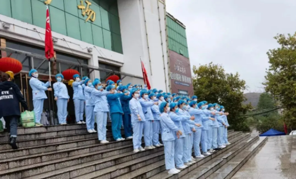 同心抗疫 || 上饒汽運：鉛山公司完成醫(yī)護(hù)人員護(hù)送任務(wù)