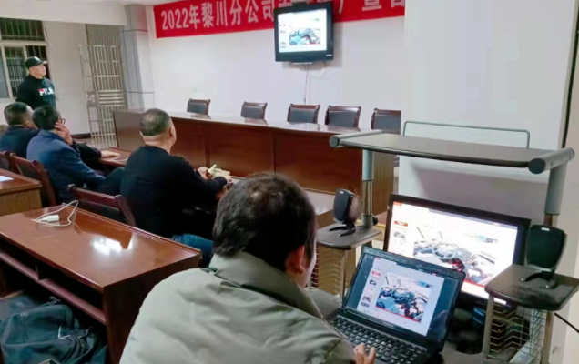 黎川長運(yùn)公交開展新能源車?yán)碚撆c實(shí)踐操作技術(shù)培訓(xùn)