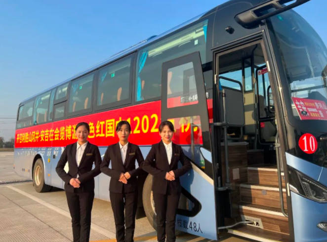 吉安長(zhǎng)運(yùn)“井岡紅杜鵑”班組、景德鎮(zhèn)長(zhǎng)運(yùn)“青花”班組獲得“江西省五一巾幗標(biāo)兵崗”榮譽(yù)稱號(hào)