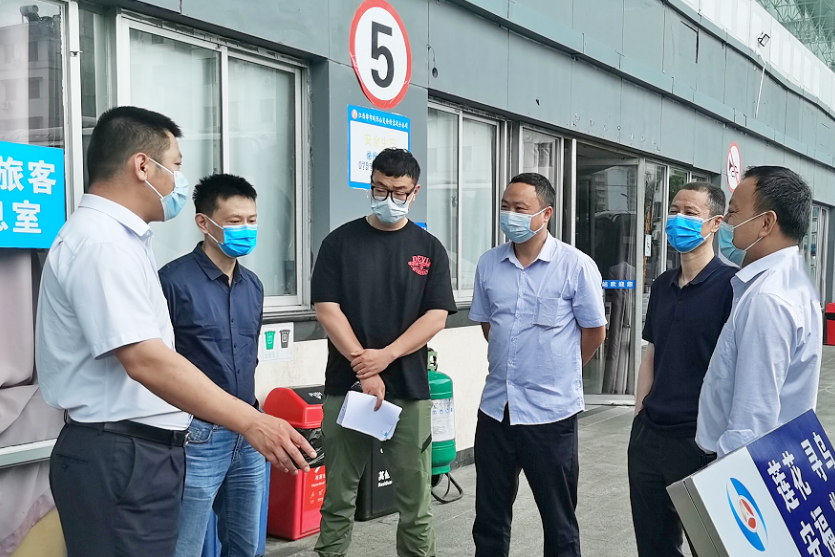 黃俊一行督導徐坊客運站、南昌長途汽車站疫情防控工作
