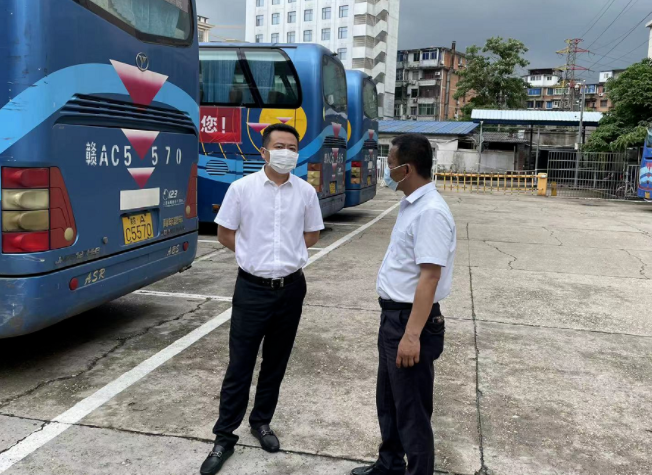 王曉督導(dǎo)青山客運(yùn)站復(fù)工復(fù)產(chǎn)、疫情防控及安全生產(chǎn)工作