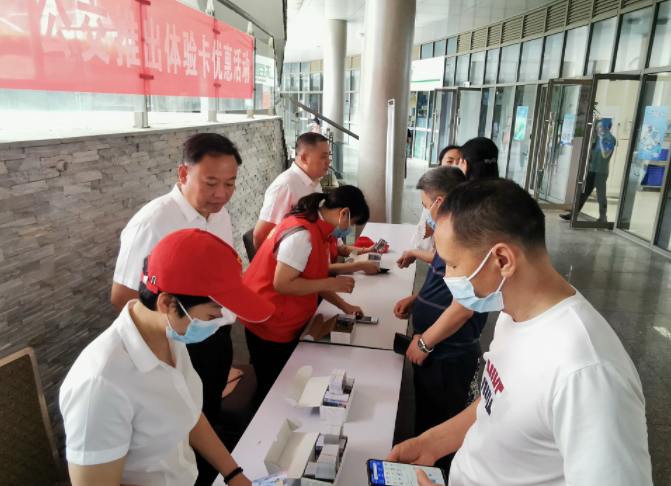 鷹潭公交：宣傳+推廣 開展 “踐行綠色出行，共建生態(tài)文明”主題活動