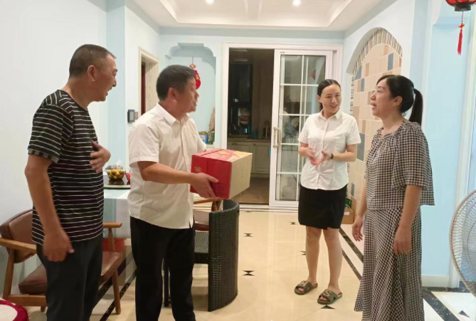 景德鎮(zhèn)長運(yùn) 樂平公交集中開展駕駛員暑期家訪活動(dòng)