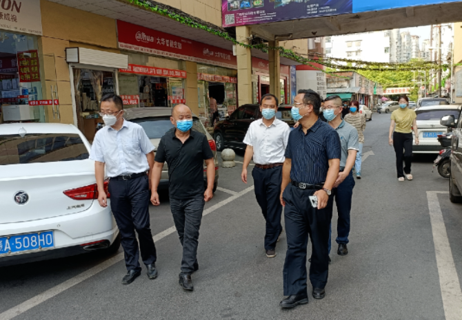 南昌交通集團(tuán)黨委委員、副總經(jīng)理沈崗一行蒞臨長(zhǎng)運(yùn)物業(yè)督導(dǎo)創(chuàng)建工作