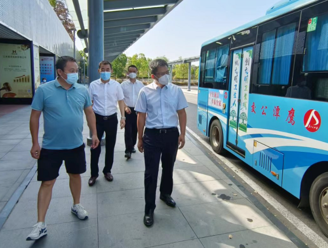 肖良芝深入一線督導復工復產及安全維穩(wěn)工作