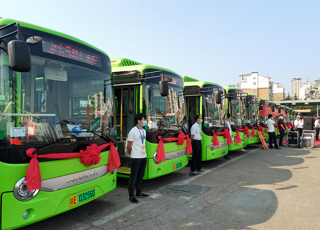 上饒汽運(yùn)：萬(wàn)年公交舉行新能源公交車交接暨發(fā)車儀式