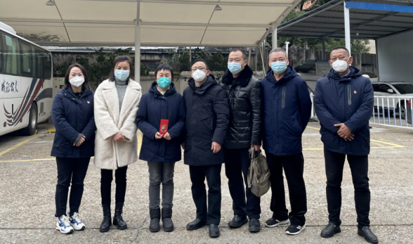 張小平、戴豪贛、黃俊、劉志堅慰問困難職工