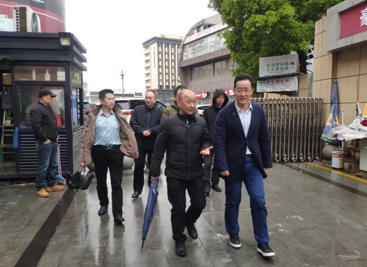 穆孫祥督導(dǎo)長運(yùn)物業(yè)、都市城際公交文明創(chuàng)建工作