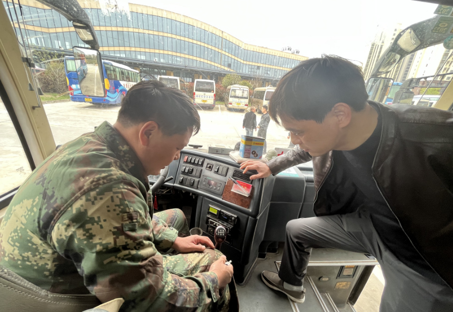 鄱陽長運:信息指揮中心檢查客運車輛動態(tài)監(jiān)控運行情況