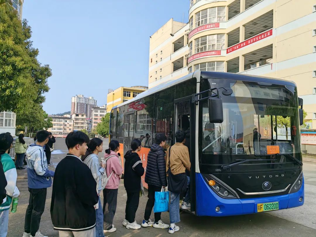 撫州長運:樂安分公司圓滿完成高三模擬考試包車業(yè)務(wù)