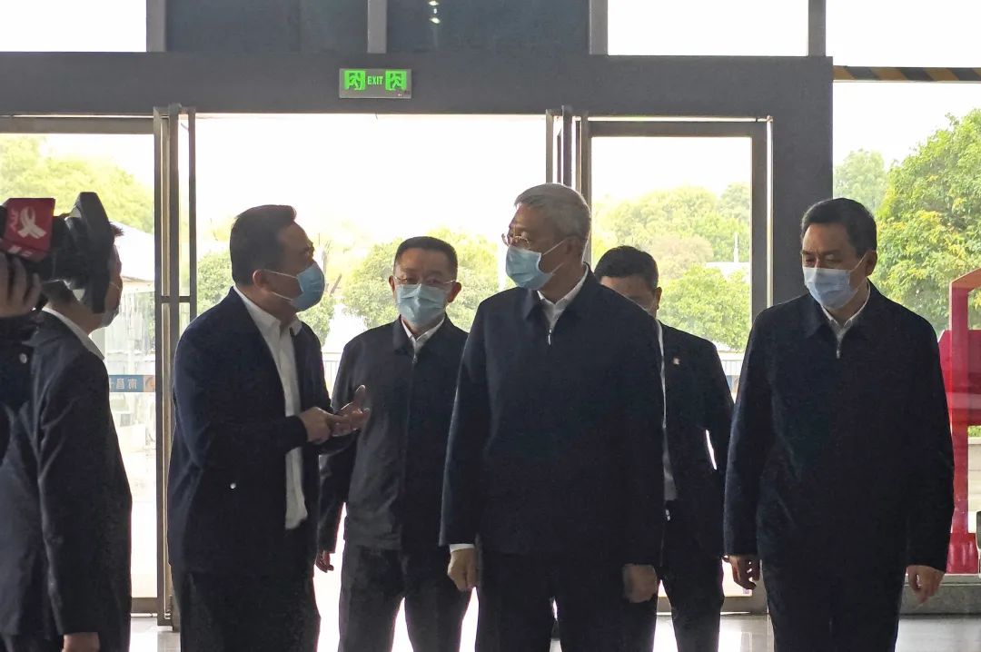 尹弘一行檢查南昌長(zhǎng)途汽車(chē)西站“五一”節(jié)前安全運(yùn)輸及生產(chǎn)運(yùn)營(yíng)工作