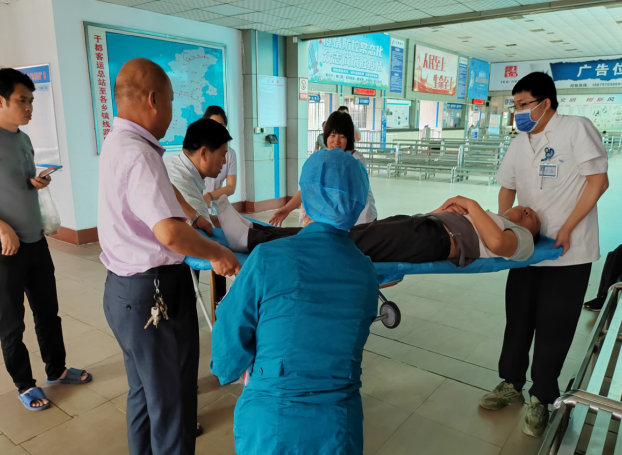 贛州方通:車站援手 緊急救助病人