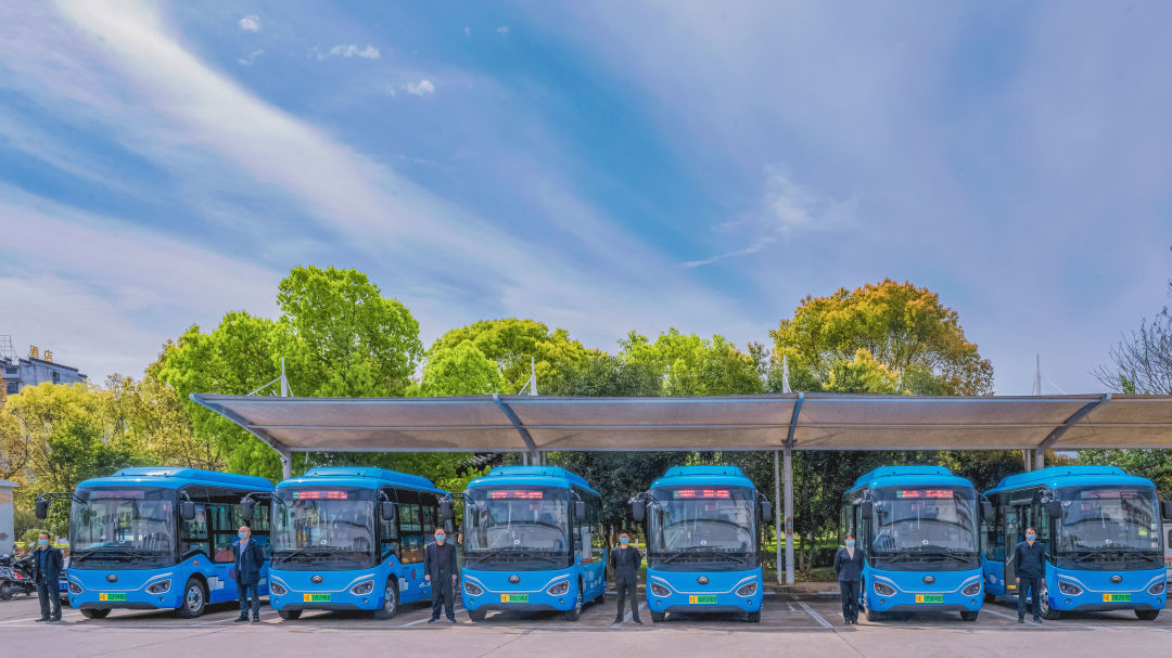 爭分奪秒拼經濟 || 婺源公交:穩(wěn)安全 優(yōu)服務 確?!半p過半”