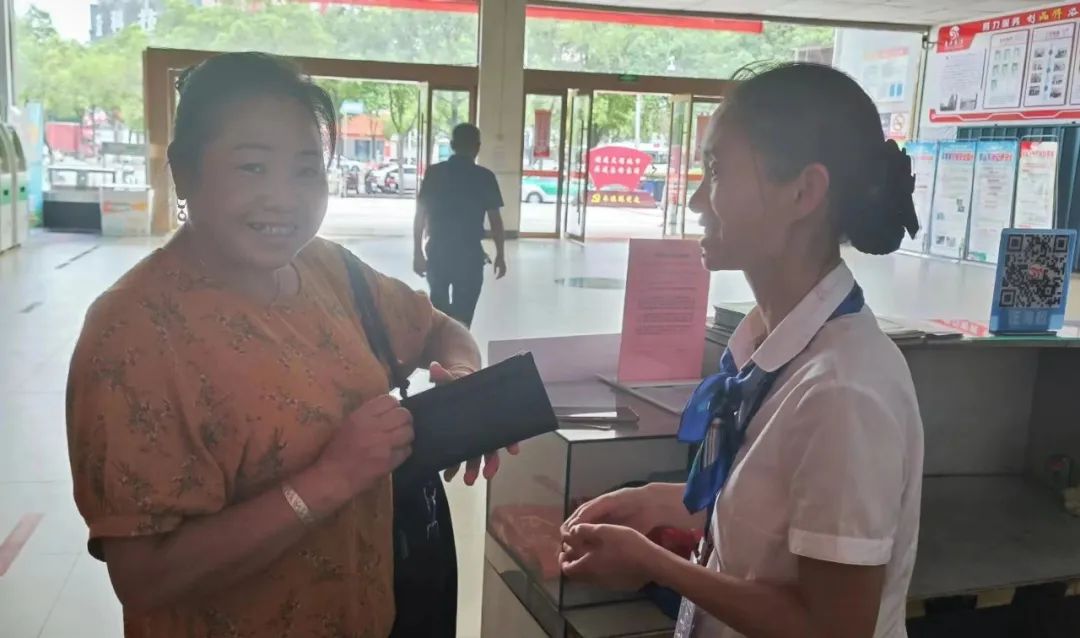 鷹潭長(zhǎng)運(yùn):拾金不昧暖人心 誠(chéng)信做人展風(fēng)采