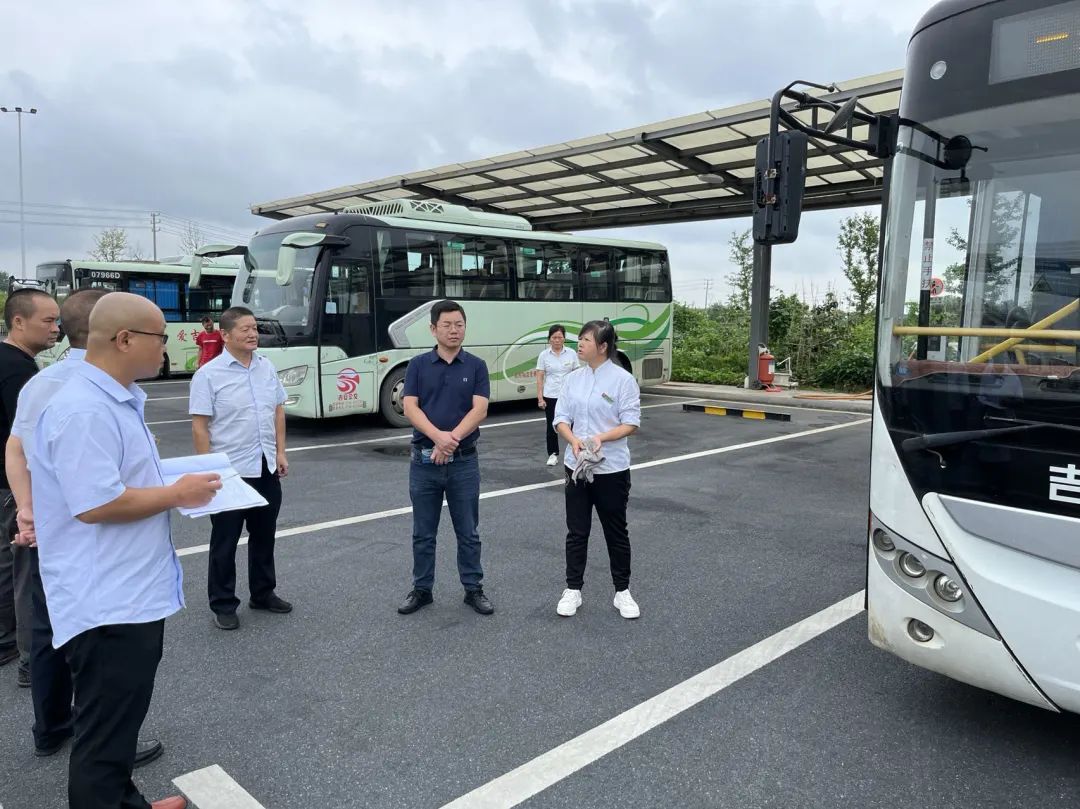 吉安公司:公司領(lǐng)導(dǎo)深入基層督導(dǎo)機(jī)務(wù)管理工作