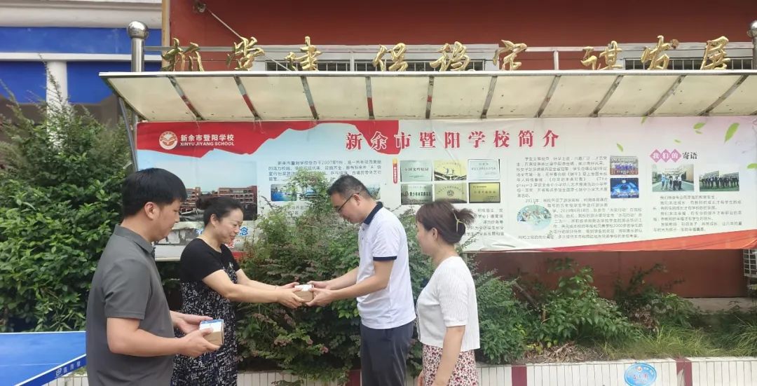 新余公交：優(yōu)質(zhì)服務(wù)進(jìn)校園，送卡上門暖人心