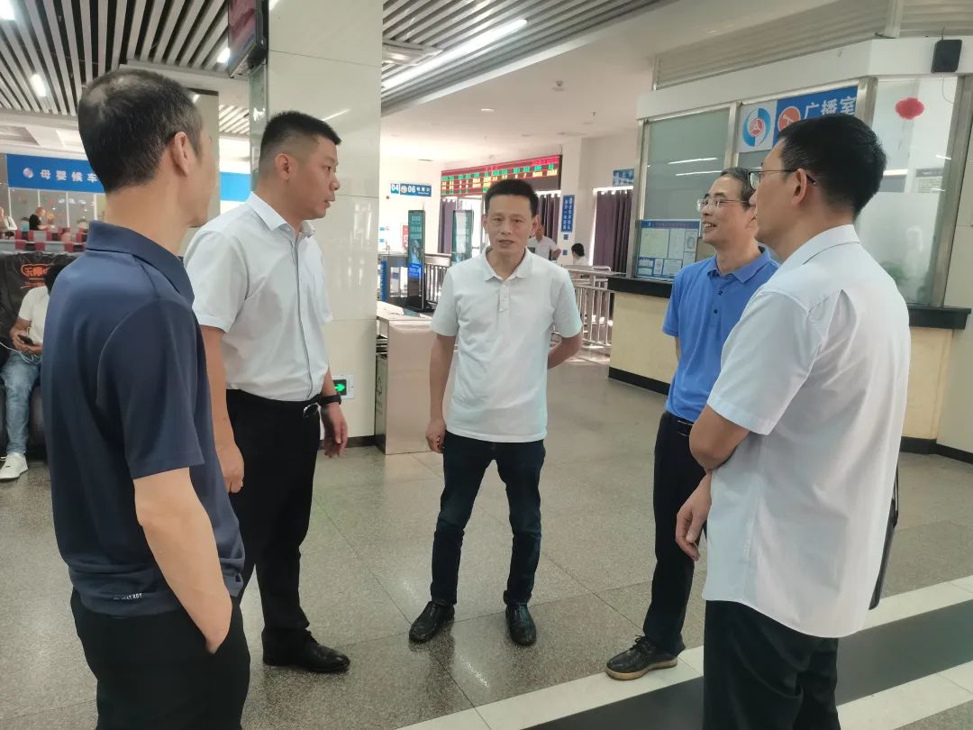 黃俊一行督查徐坊客運(yùn)分公司“雙節(jié)”前黨風(fēng)廉政、安全生產(chǎn)工作