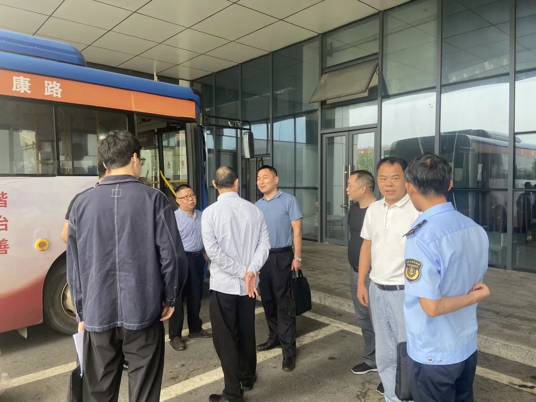 市交通運(yùn)輸局到九江長(zhǎng)運(yùn)彭澤公司檢查節(jié)前安全生產(chǎn)工作