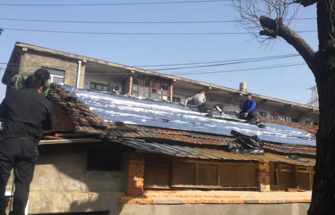 長鴻物業(yè) 關(guān)注轄區(qū)民生問題 及時維修漏點(diǎn)