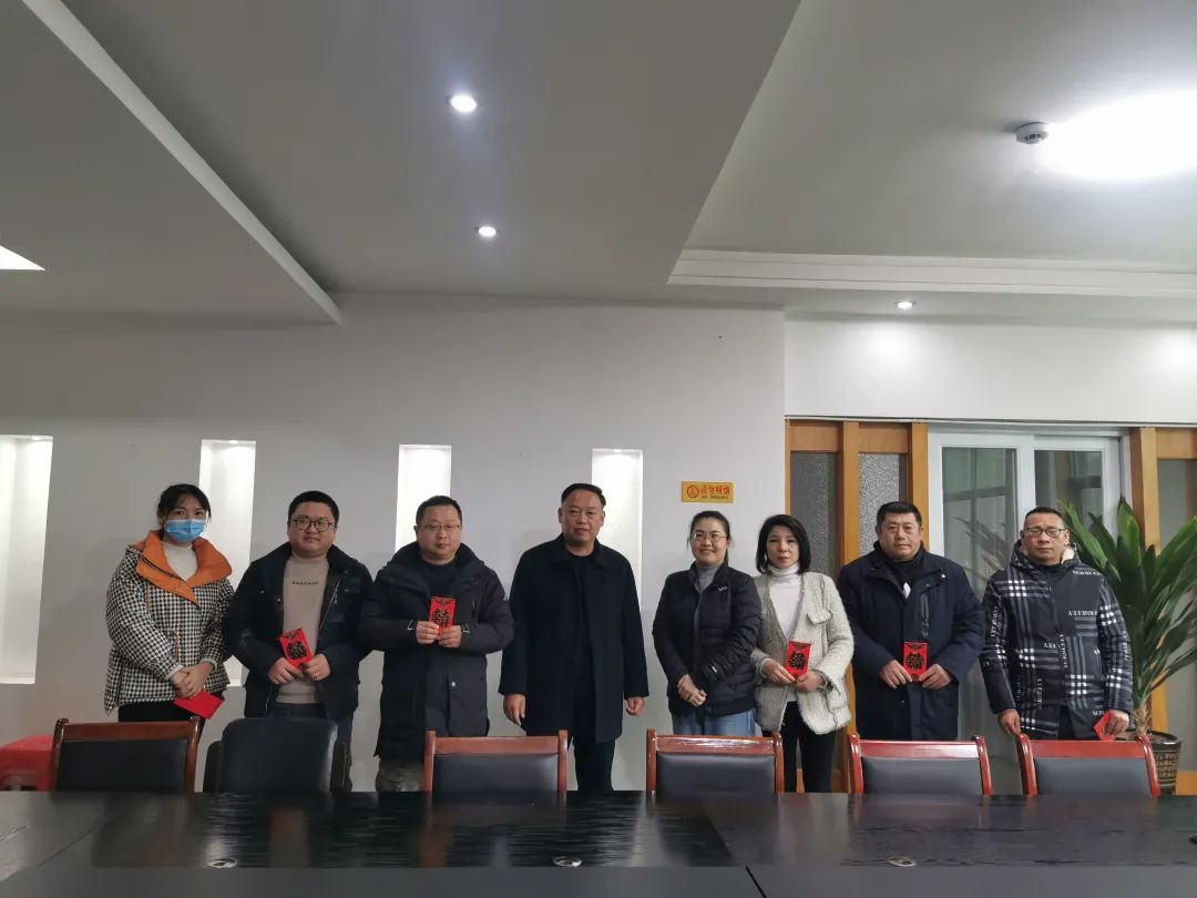 鷹潭公交 慰問(wèn)勞模、困難職工