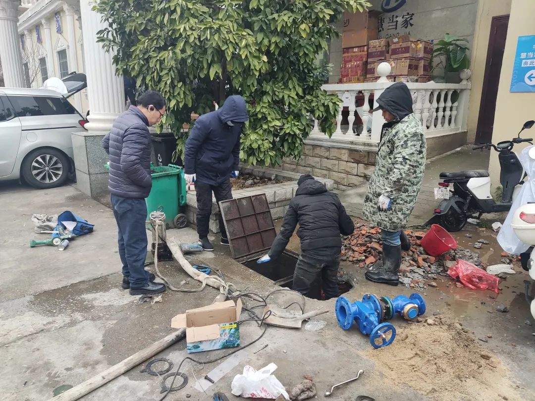 長運(yùn)物業(yè)：及時(shí)更換老舊閘閥 保證商戶正常用水