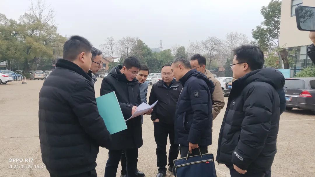 張亮督導(dǎo)保障中心雨污分流工程進度 穆孫祥陪同