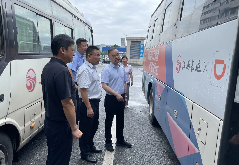 劉磊、占梁調(diào)研上饒汽運(yùn)