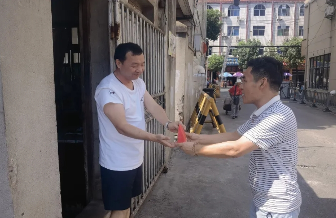 撫州長(zhǎng)運(yùn):夏日送關(guān)懷 西瓜甜入心