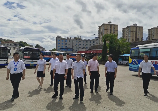 李偉一行調(diào)研景德鎮(zhèn)長運、鄱陽長運