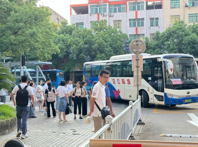 撫州長運:開通贛東學(xué)院(新校區(qū))通勤車 開啟高校服務(wù)新篇章