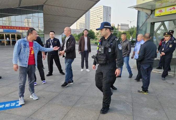 都市城際公交 啟動(dòng)站外專(zhuān)項(xiàng)整治行動(dòng)