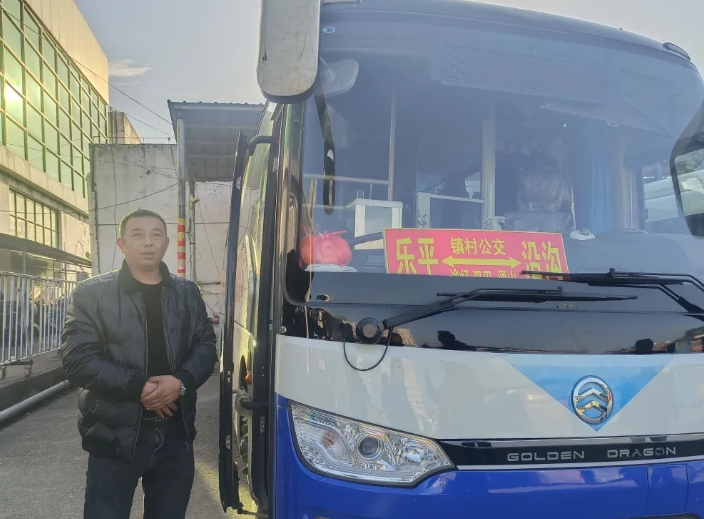 景德鎮(zhèn)長運 ：公交司機拾金不昧受稱贊