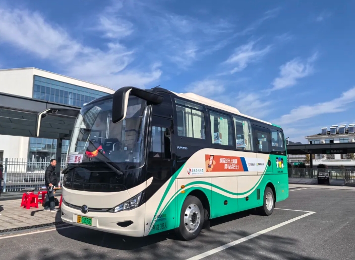 婺源公交:高鐵站至篁嶺景區(qū)首條站點(diǎn)巴士今日上線