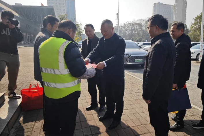 新余公司 新余市政府領導慰問新余長運一線困難員工
