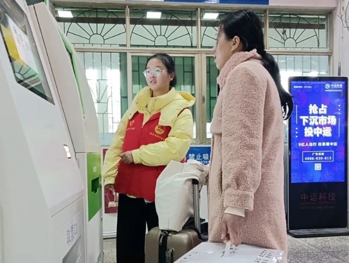 撫州長(zhǎng)運(yùn):溫暖護(hù)航 春運(yùn)志愿者的堅(jiān)守