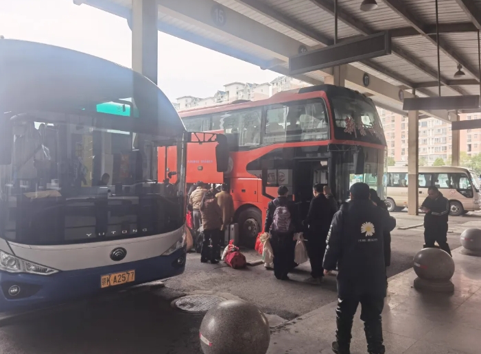 新余長(zhǎng)運(yùn):積極應(yīng)對(duì)返程高峰 助力群眾復(fù)工復(fù)產(chǎn)