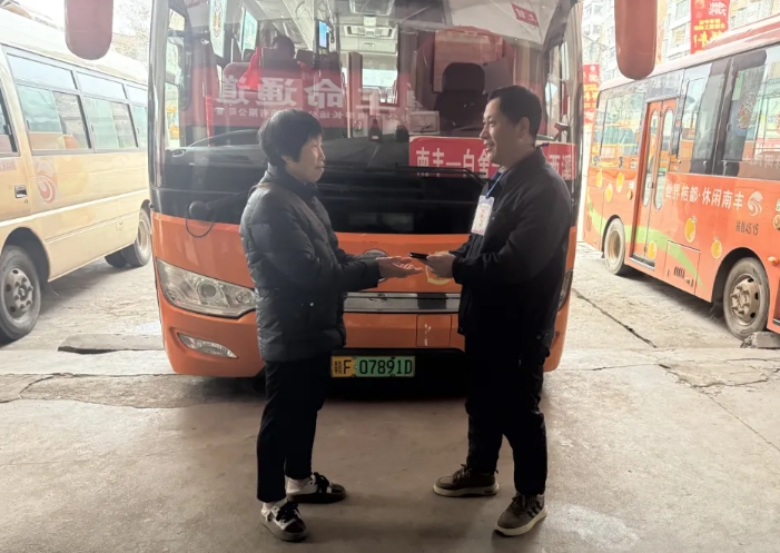 撫州長(zhǎng)運(yùn):公交司機(jī)暖心歸還手機(jī) 守護(hù)乘客珍貴回憶